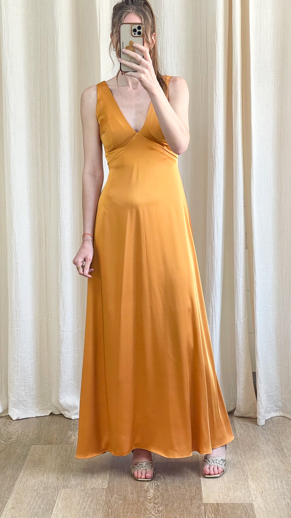 Robe Assia robe longue satinée orange invitée mariage