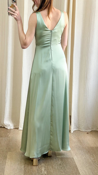 Robe Assia robe longue satinée vert d’eau pour mariage vue arrière fermeture zip