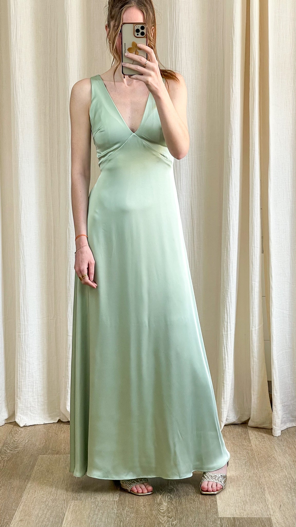 Robe Assia robe longue satinée vert d’eau pour mariage vue de face