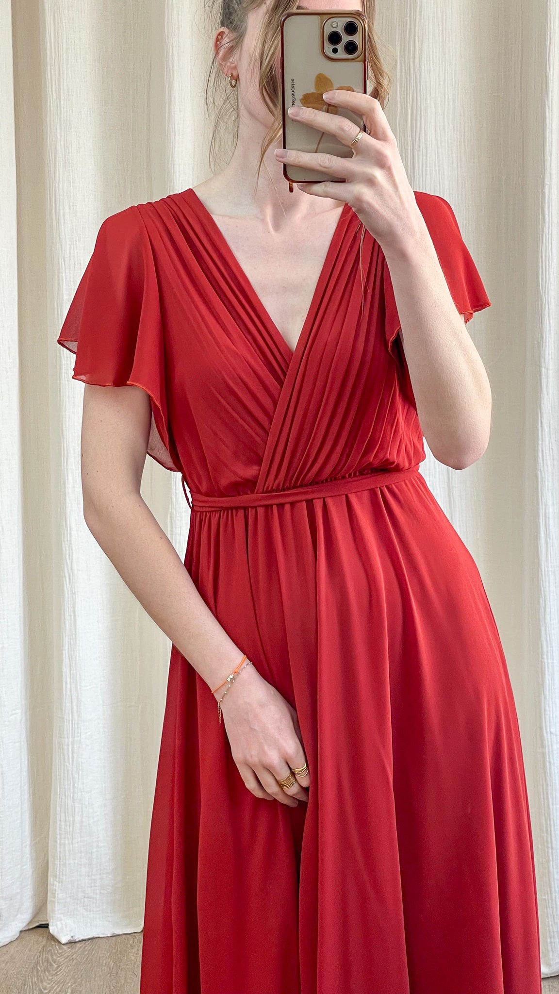 Détail décolleté plissé robe Chloé rouille robe longue élégante