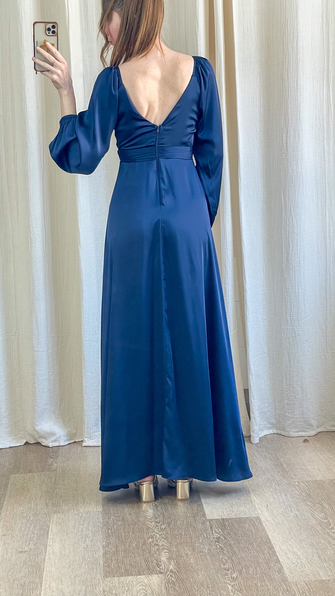 Robe Karine robe longue satinée bleu invitée mariage vue arrière