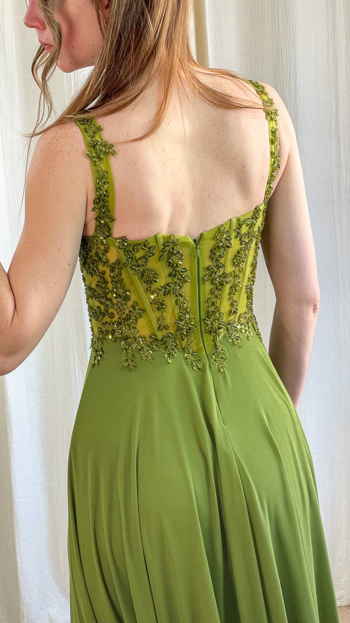 Dos robe Lana avec fermeture zip et bustier brodé – robe cérémonie femme