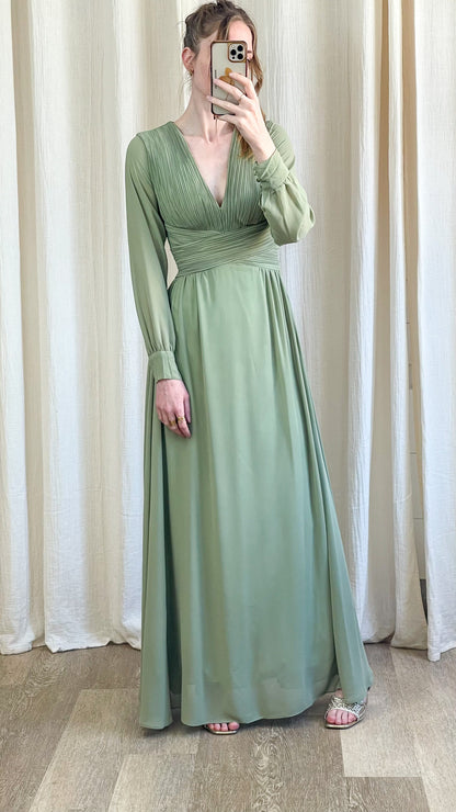 Robe longue vert sauge en mousseline pour invitée de mariage