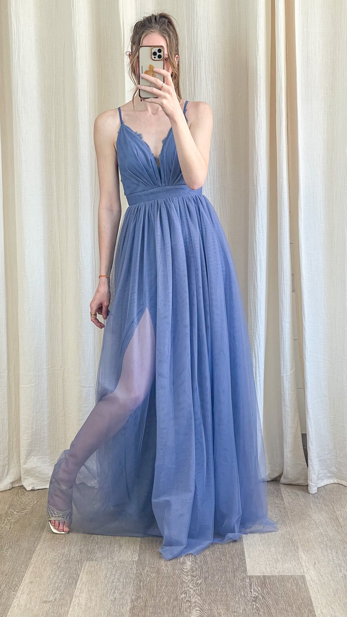 Robe Océane bleue longue avec fente sur la jambe – robe invitée mariage fluide en tulle