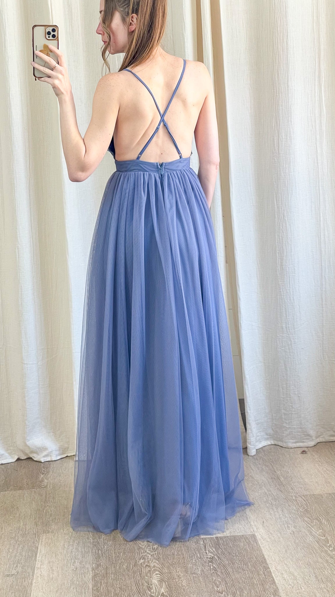 Robe Océane longue bleue en tulle vue de dos – robe invitée mariage élégante