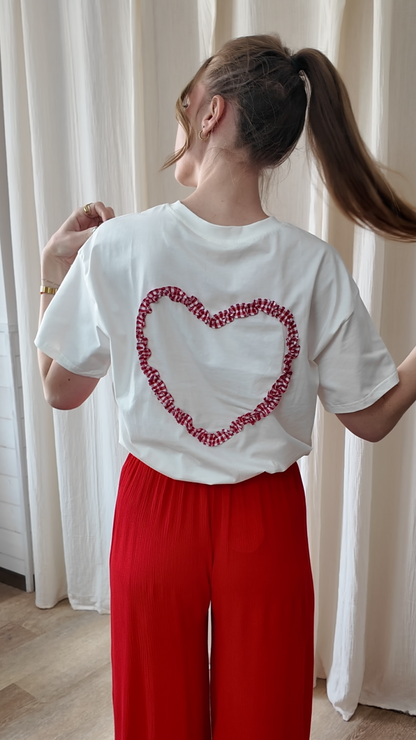 T-shirt blanc femme avec coeur vichy rouge dans le dos, coupe oversize décontractée, style romantique tendance