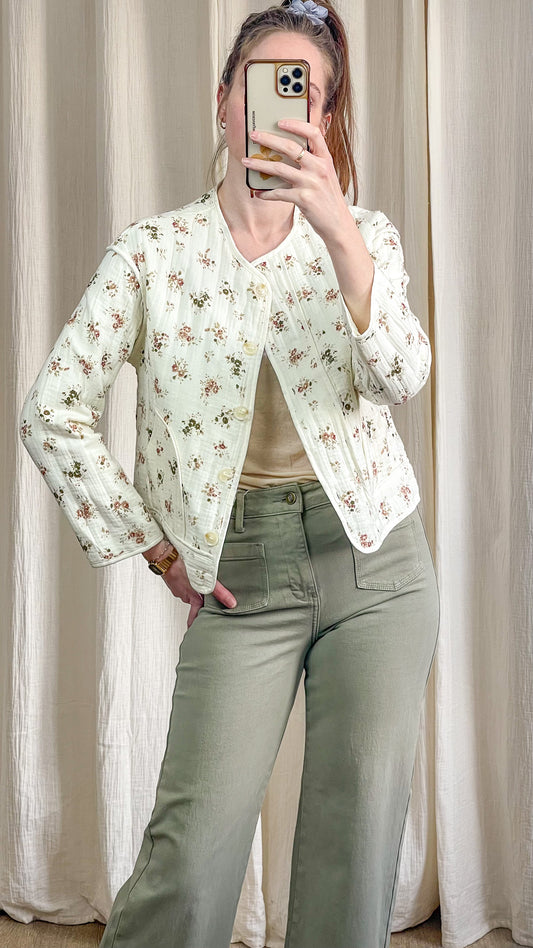 Veste fleurie écru femme coupe courte portée ouverte style casual chic
